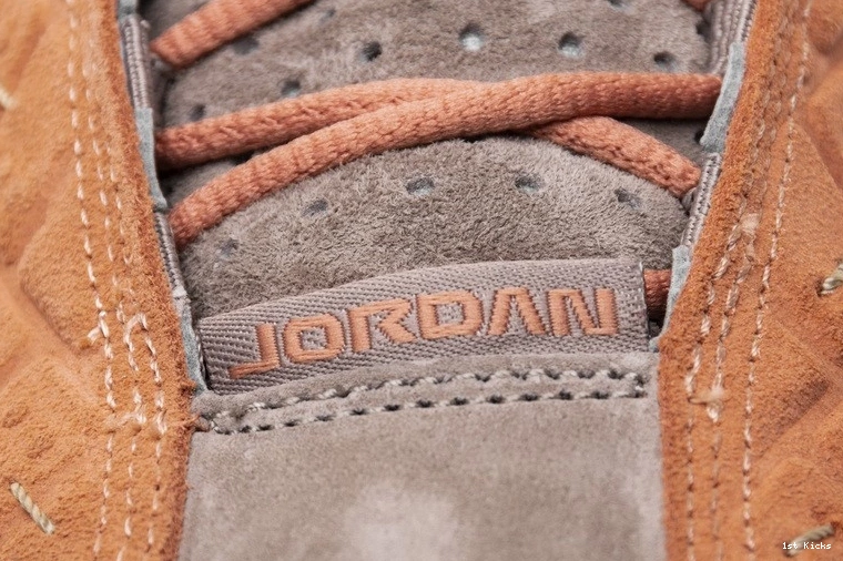 Low Retro 13 Stone Sepia  Jordan Clot AT3102-200 0101